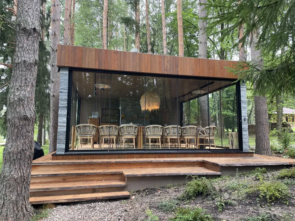 Беседка с барбекю и панорамным остеклением — Трусово, фото 1